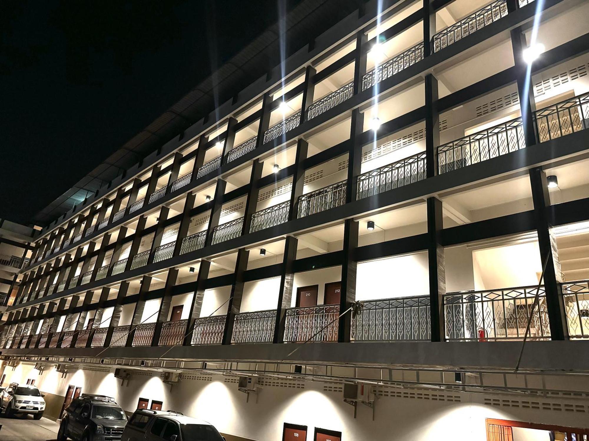 Tokyo Hotel Nakhonratchasima Εξωτερικό φωτογραφία